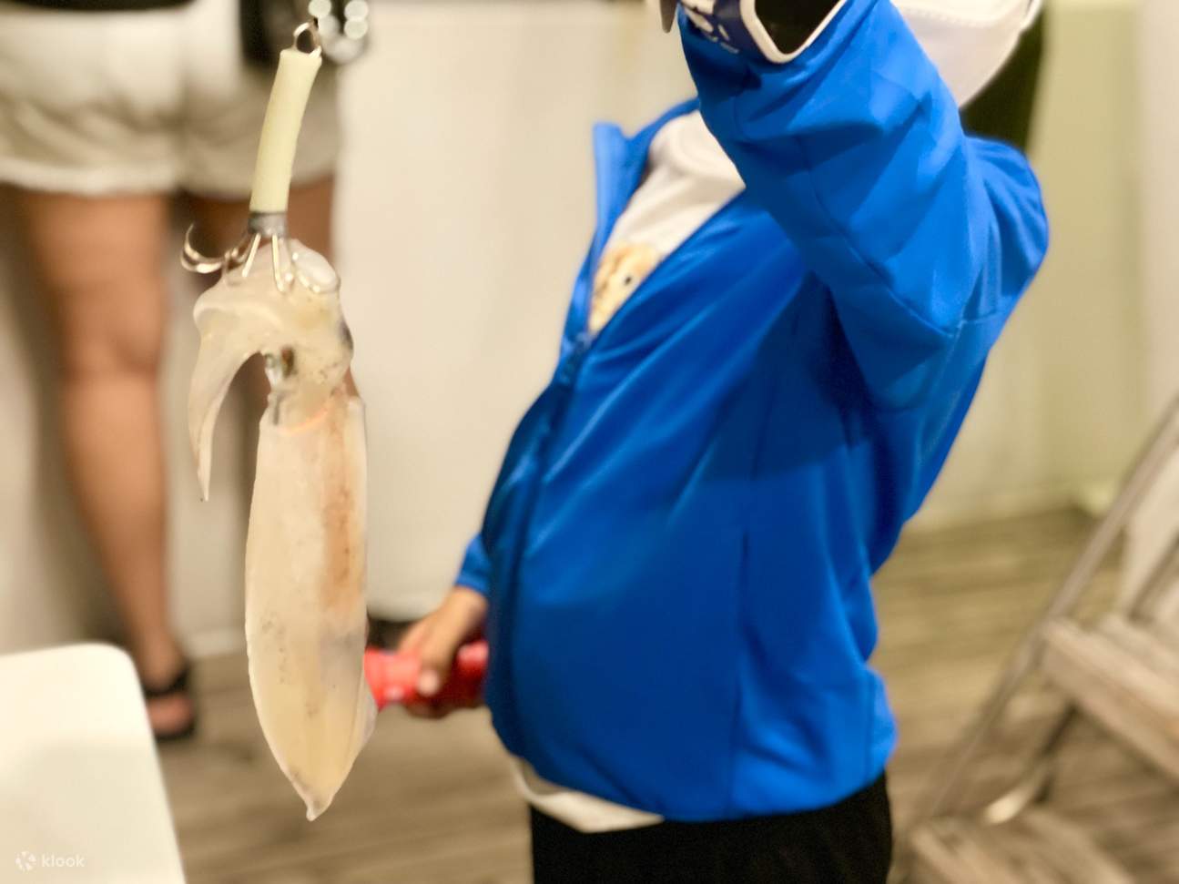 西式遊艇出海之旅 夜遊維港 連餐飲 夜釣墨魚魷魚團 - Klook
