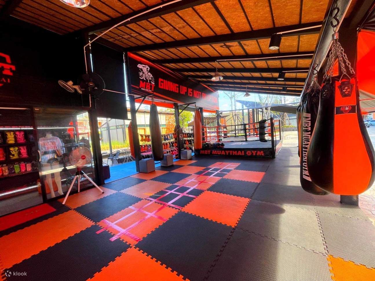 Lớp học tại MBT Muay Thai Gym