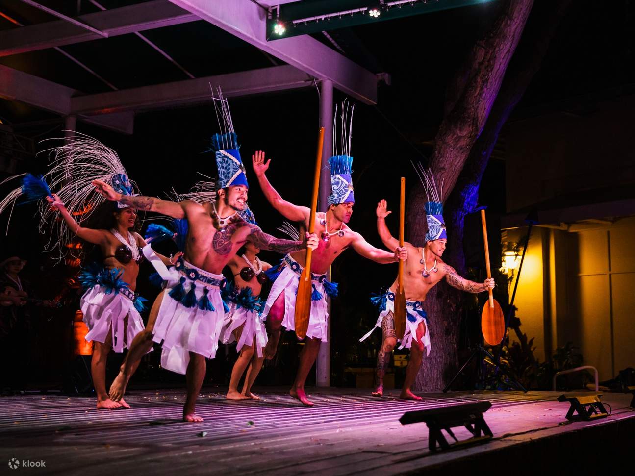 欣赏节奏明快、充满活力的塔希提岛‘ote’a舞蹈，感受满满的活力与激情