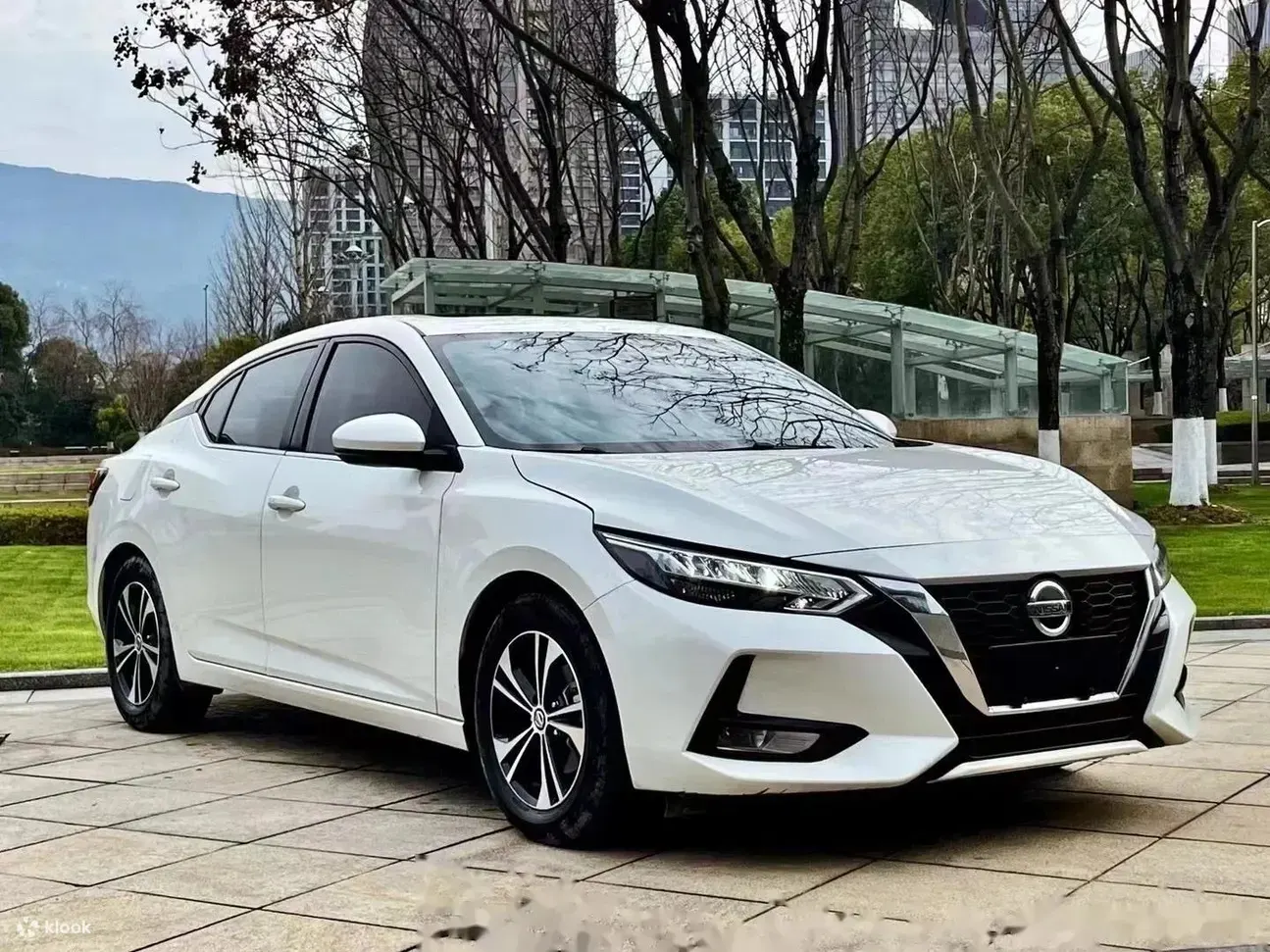 经济型5座轿车：轩逸或同级