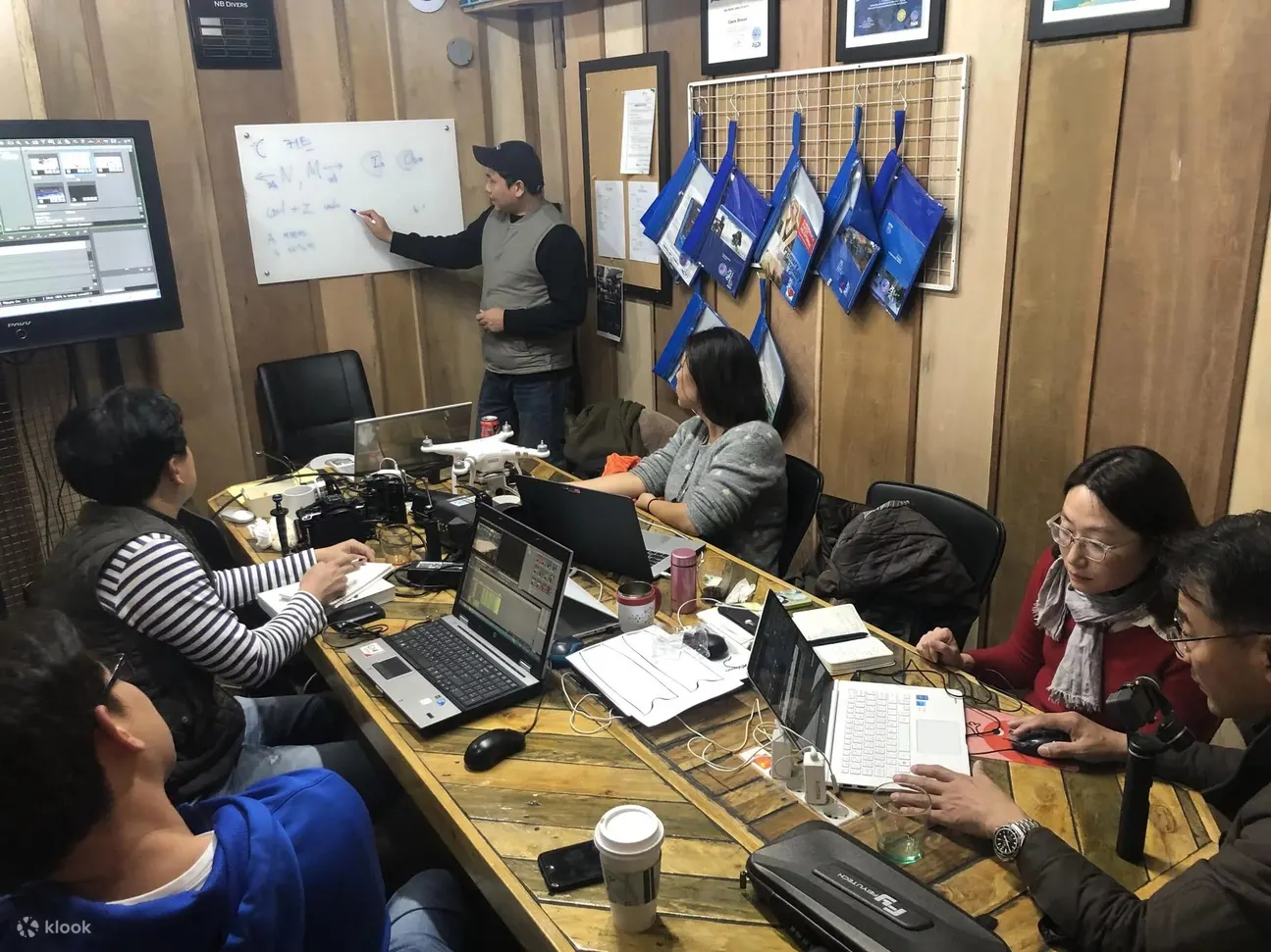 学习潜水从这里开始！在首尔市中心，学生在进行开放水域冒险之前掌握水肺潜水的基础知识