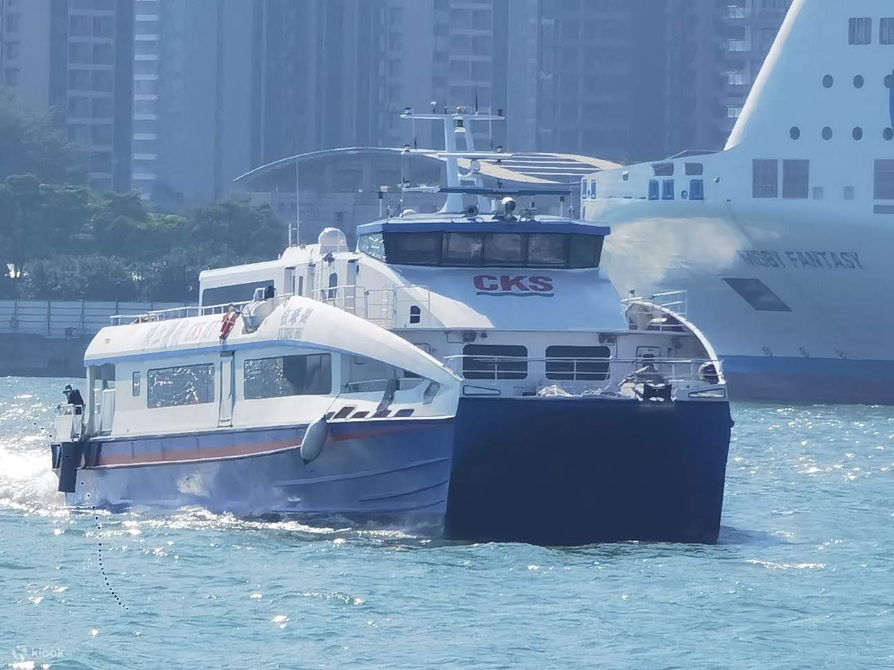 Perjalanan lebih nyaman dengan kapal yang dilengkapi fasilitas lengkap