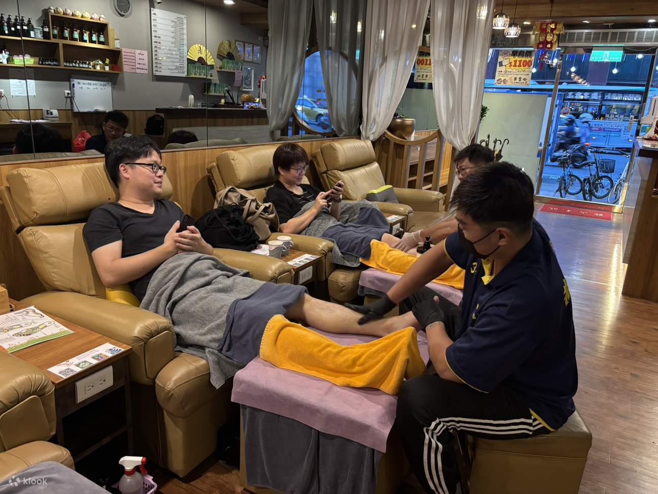 황금발 발 건강 마사지샵 - 마사지 이용권 (타이베이역)