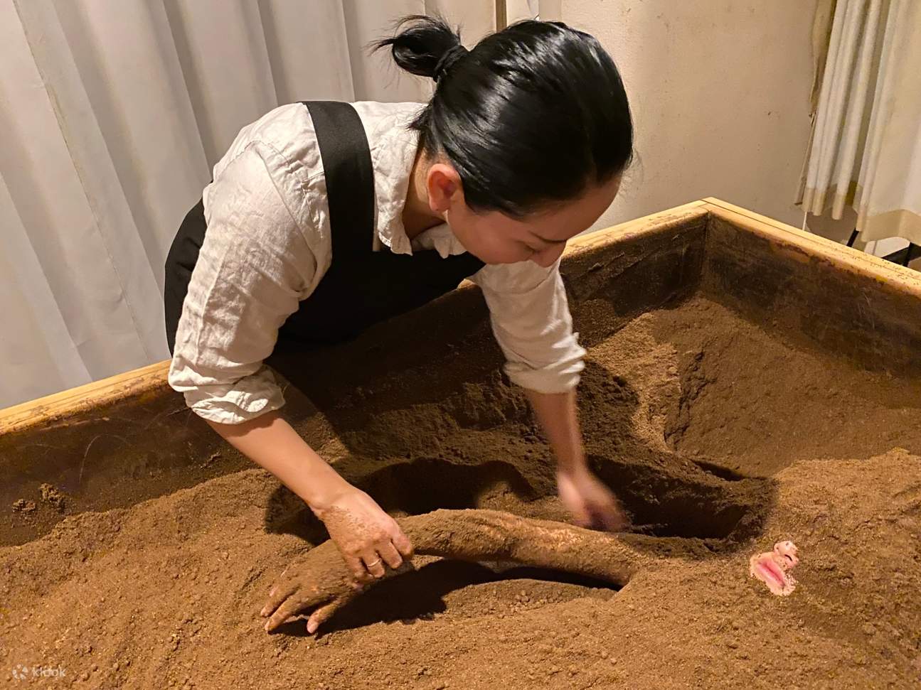 Experience a traditional Japanese rice bran enzyme bath, designed to promote sweating and boost circulation and metabolism in a short amount of time.