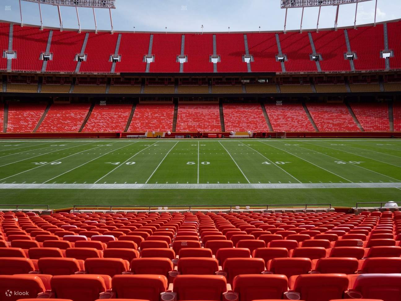 プレミアムシートでは、最高の眺め、特別な特典、そして最高の試合観戦体験をお届けします。