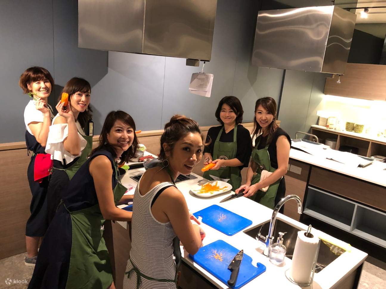 Conveniently located near Tanjong Pagar MRT, gather your friends nearby for some lunchtime fun