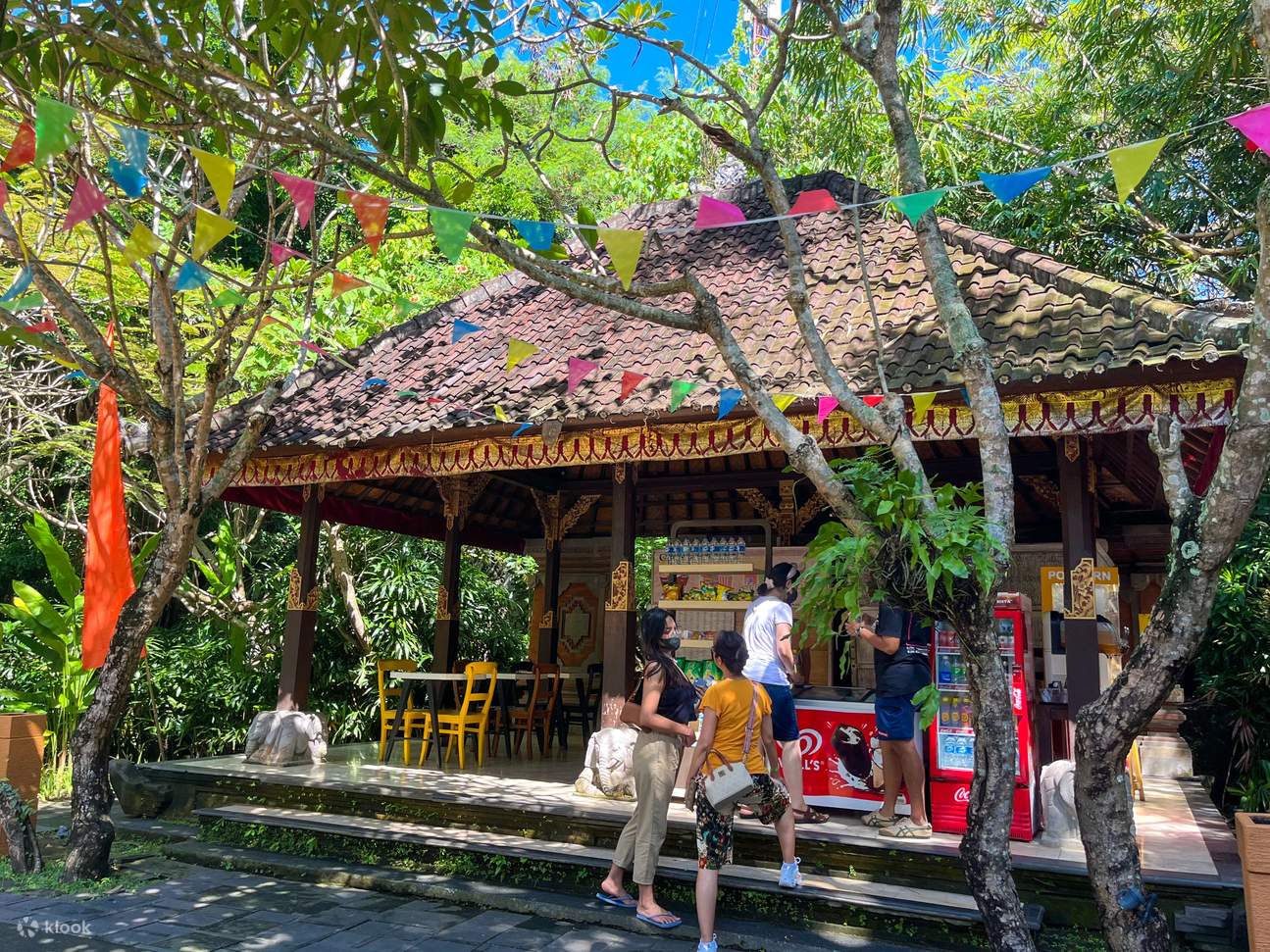 tienda en Bali Safari Marine Park