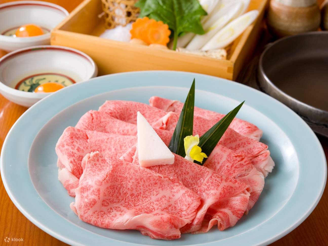 Enjoy a special sukiyaki course (with crab sashimi) at a window seat