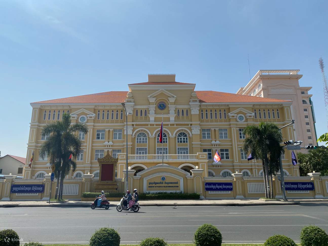 colonial building tours