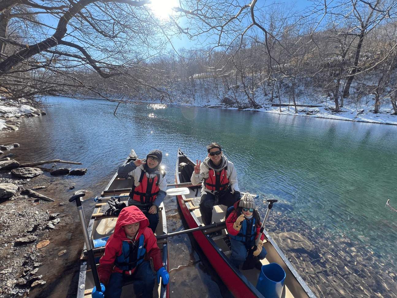 Private Kanutour zur Erkundung der Schneelandschaft des Shikotsu-Sees