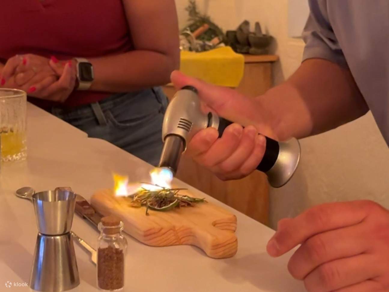 Use all kinds of elements to create your cocktails