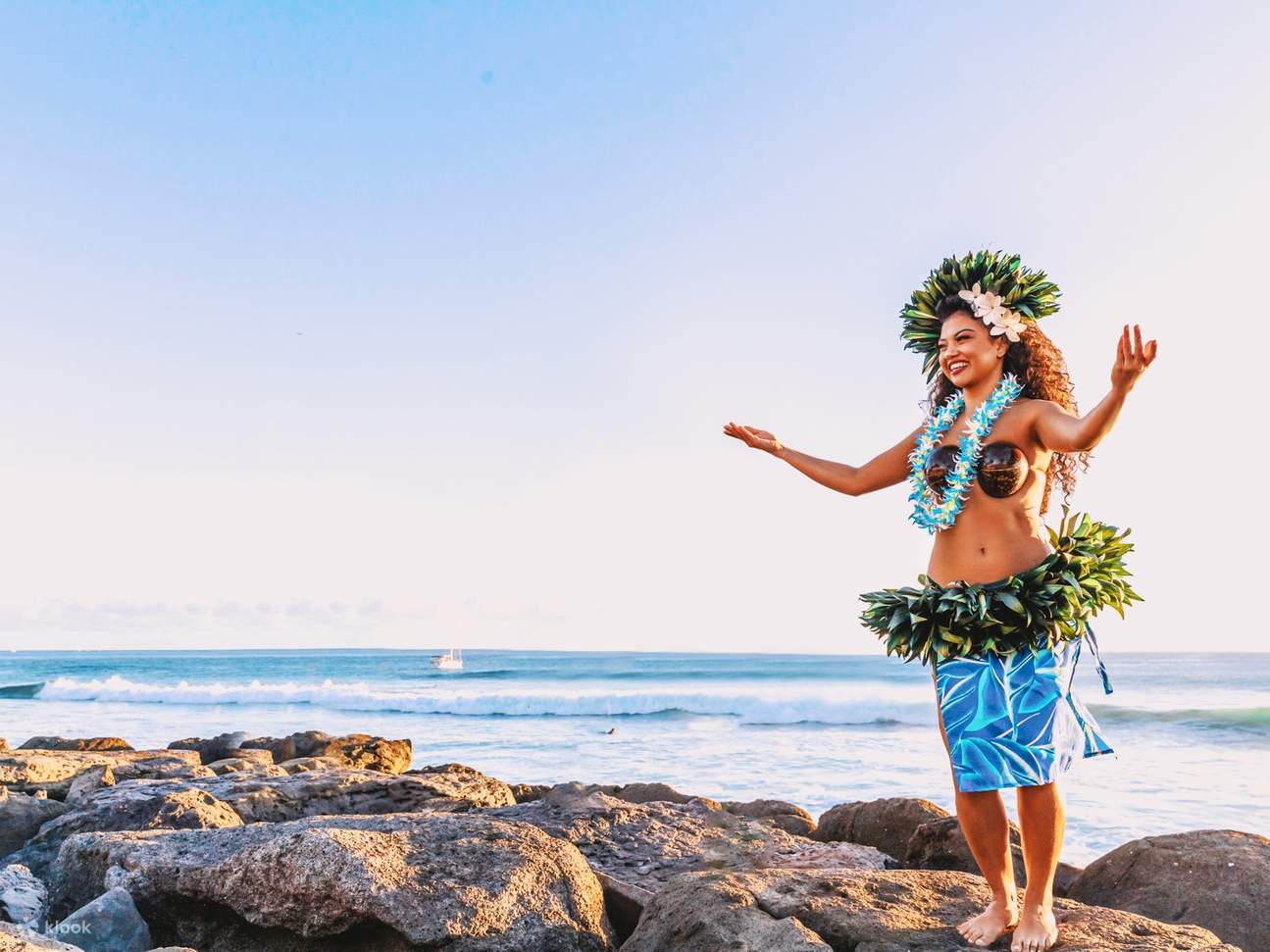 Assistez à des spectacles époustouflants de hula ‘auana, célébrant l'esprit d'Hawa.