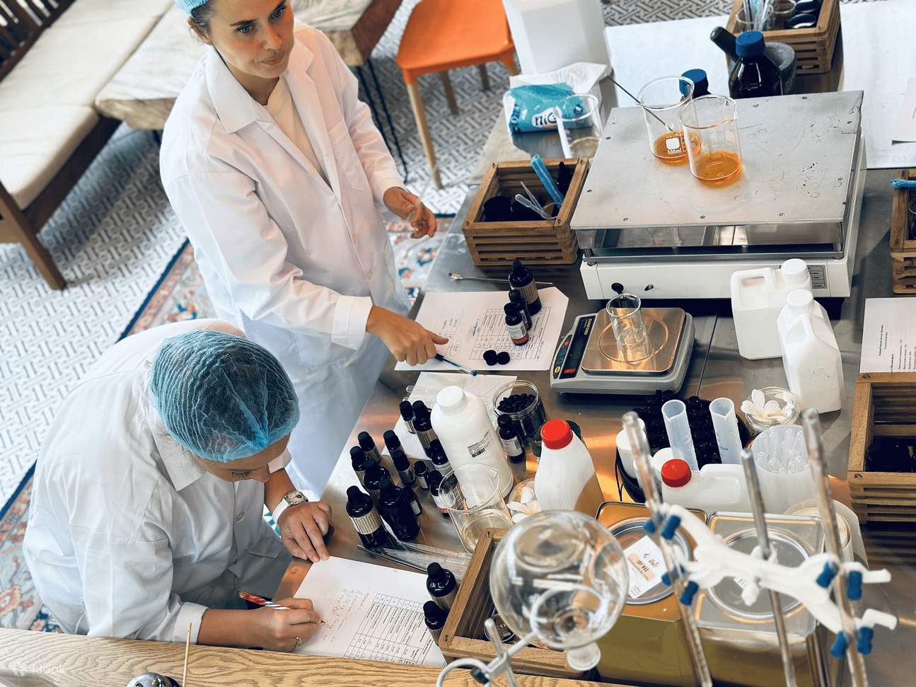 Trải nghiệm Workshop làm son dưỡng tự nhiên ở Phuket