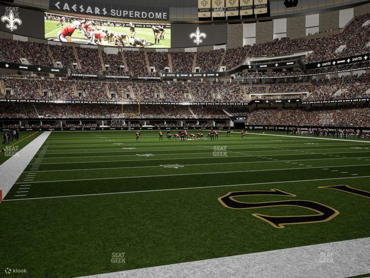 Người hâm mộ bùng nổ khi bóng đá vượt qua vạch cuối sân và tiến vào khu vực vàng của chiến thắng