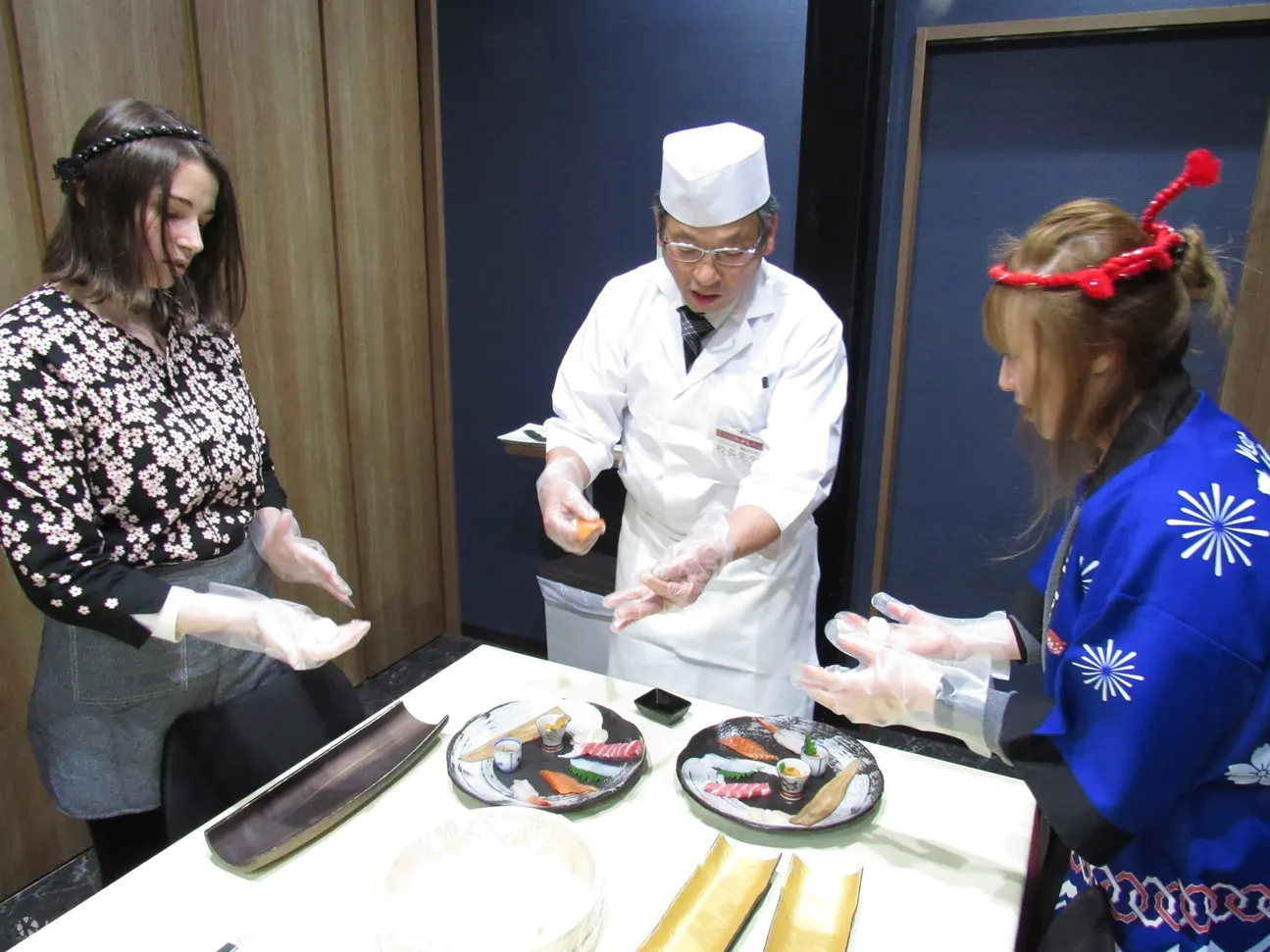 与厨师一起掌握正宗的寿司手工制作技术