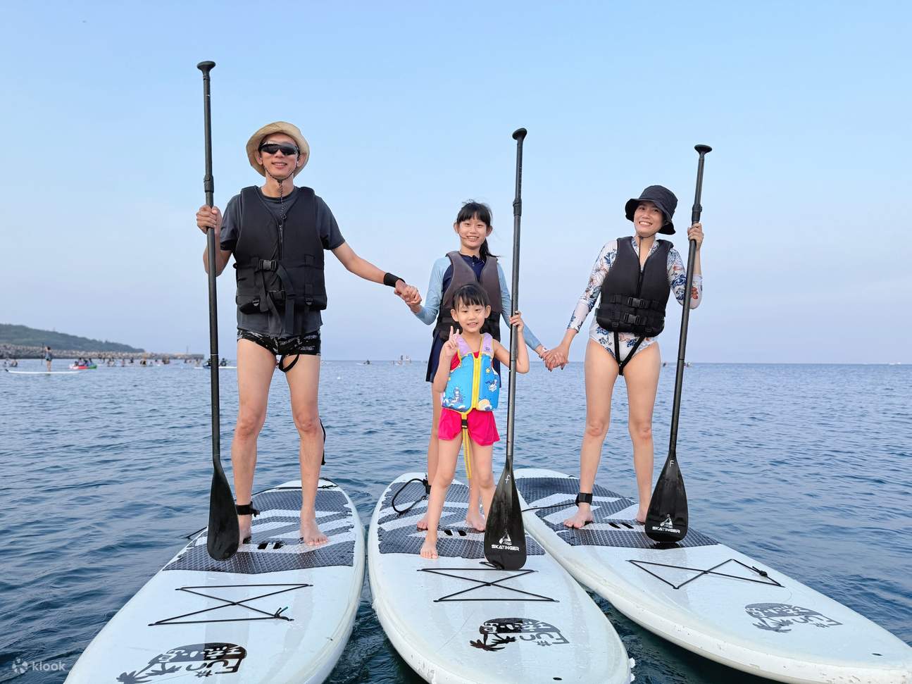 Mettete alla prova l'intesa e il divertimento tra genitori e figli in mare, rafforzando ulteriormente il vostro legame affettivo.
