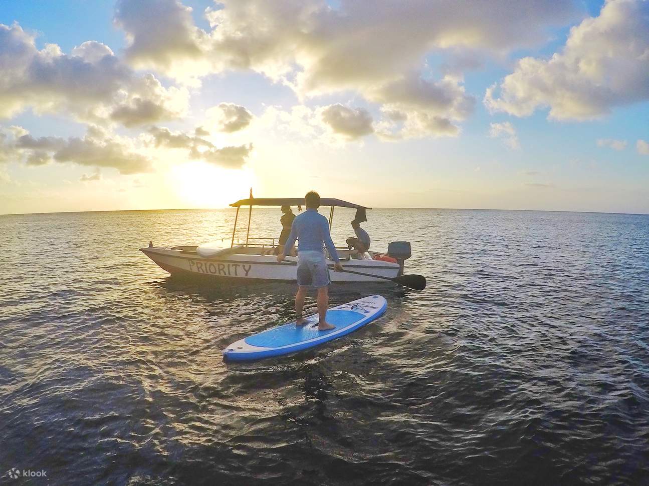Excursión en barco con SUP al atardecer