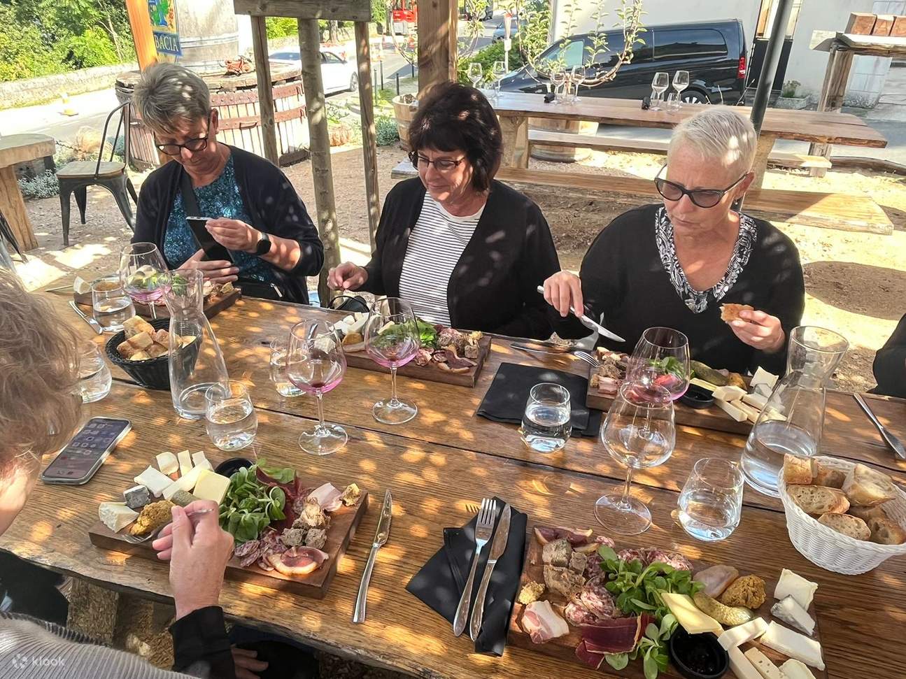 ทัวร์ชิมไวน์และเยี่ยมชมลุ่มแม่น้ำลัวร์หนึ่งวัน พร้อมอาหารกลางวัน (เดินทางจากปารีส)