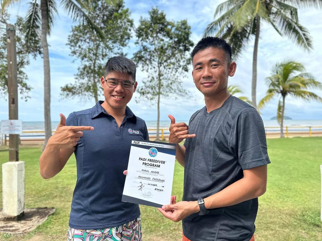 Momenti di orgoglio e grandi sorrisi: congratulazioni ai nostri apneisti per aver conseguito le loro certificazioni e aver fatto il passo successivo nel loro viaggio subacqueo!