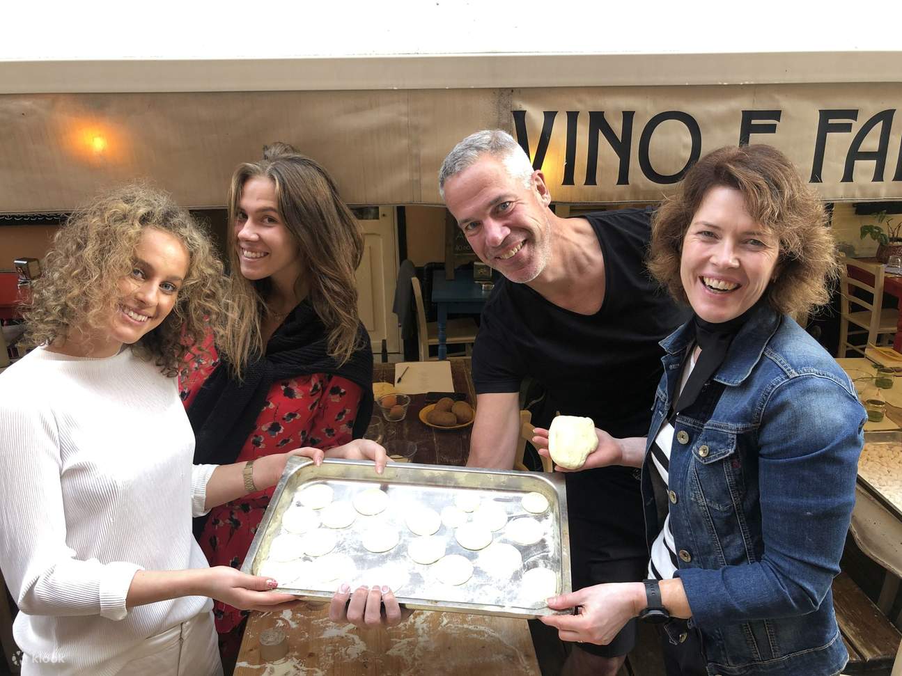 PENGALAMAN PESTO DENGAN MORTAR - KELAS MEMASAK - CICIPI WINE