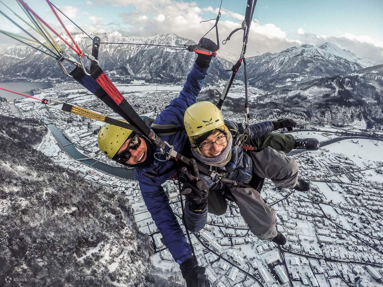 Chuyến bay dù lượn đôi với phi công ở Interlaken