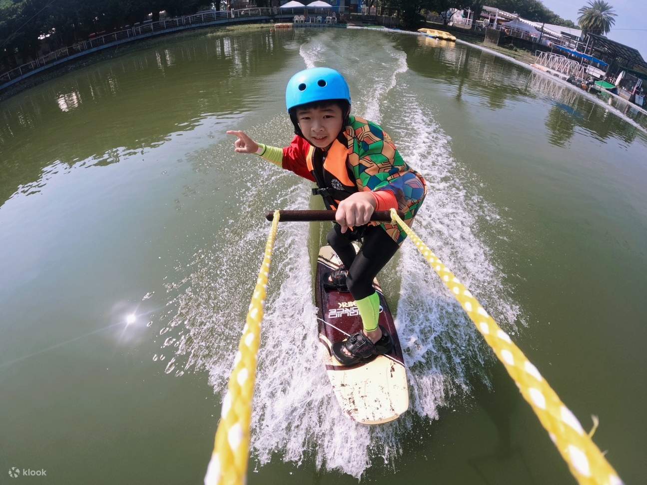 สวนน้ำเวคบอร์ดบึงบัว