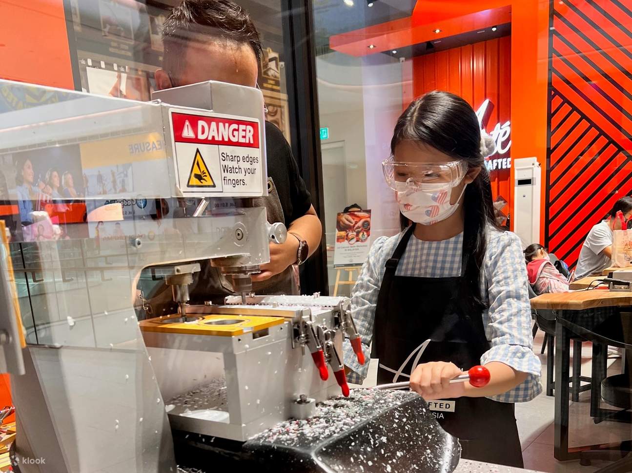 надеваю очки