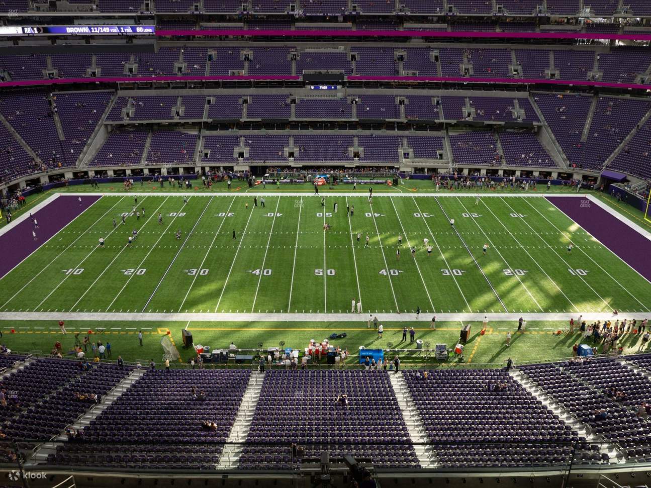 De longs sièges supérieurs révèlent une symétrie parfaite du terrain et des perspectives panoramiques à couper le souffle