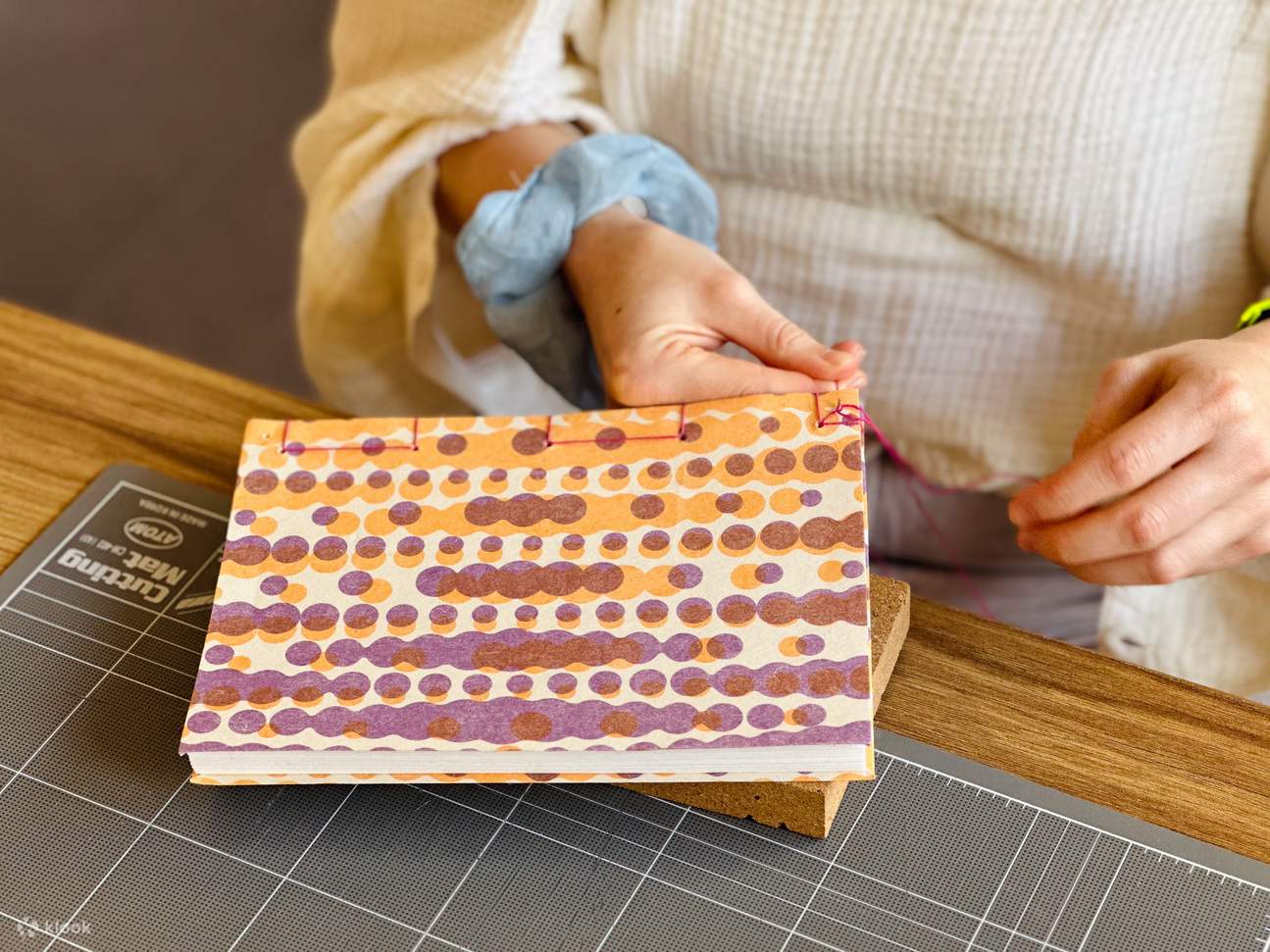 韓国の伝統的な製本ノート作り