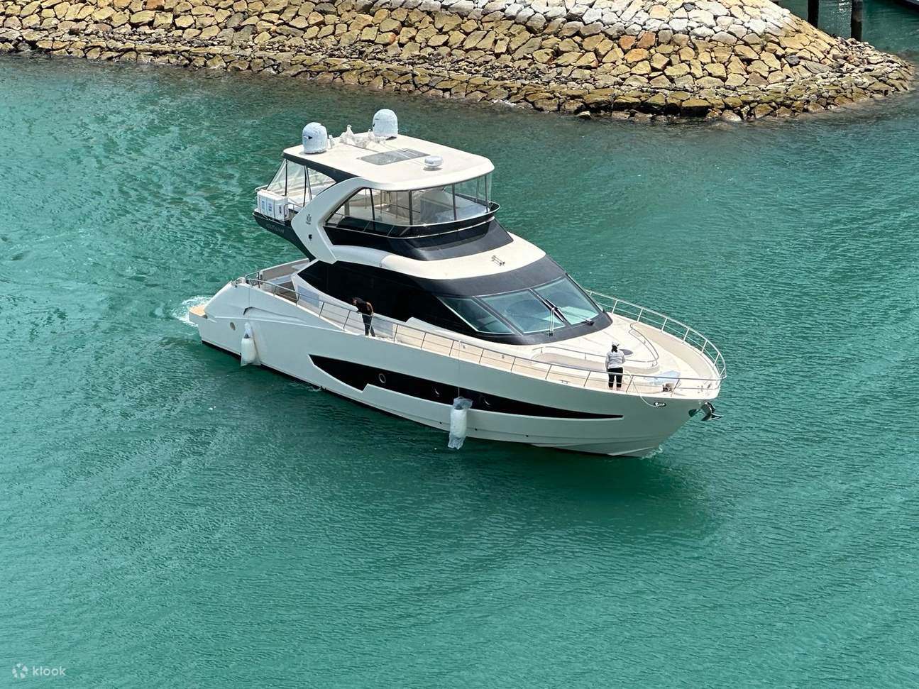 MY Legend Private Yacht Charter di Singapura