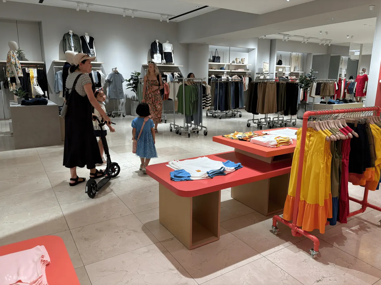 您可以步行前往大多数商店和商场