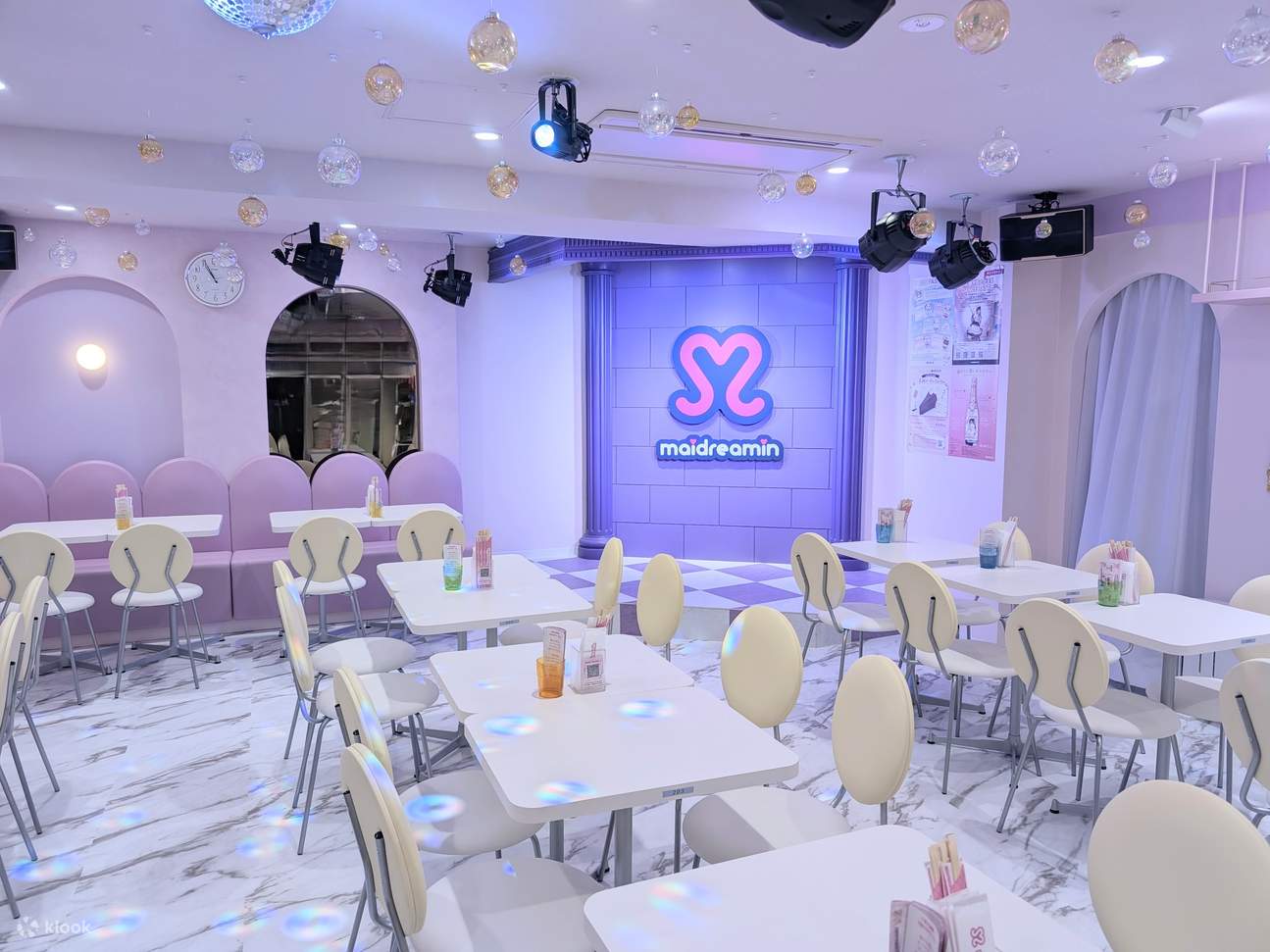 💖推薦店家💖①秋葉原Heaven's Gate店（店內最寬敞時尚，舞台也很大🎵）②秋葉原外神田一丁目店（店內像美式漫畫一樣，充滿流行又可愛的風格😻）