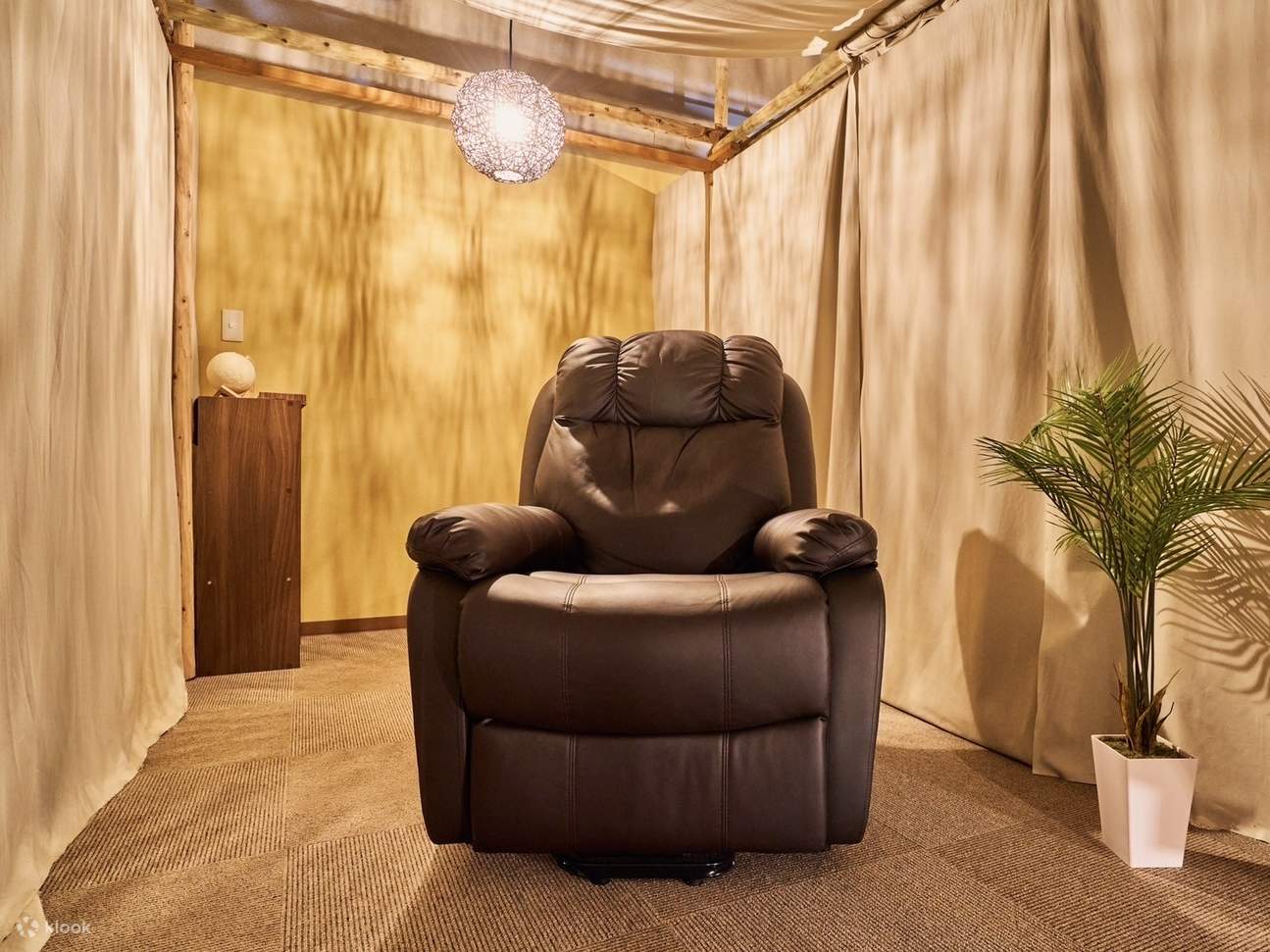 Kamar pribadi yang tenang dan jauh dari kebisingan, membuat Anda rileks dan bebas bagaikan seorang 