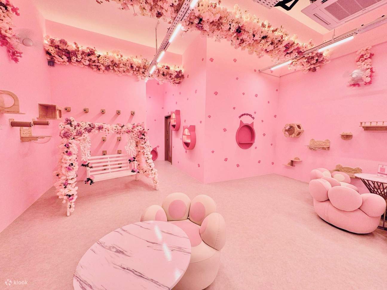 Inuyama Cat Cafe berdekatan AEON Bukit Indah