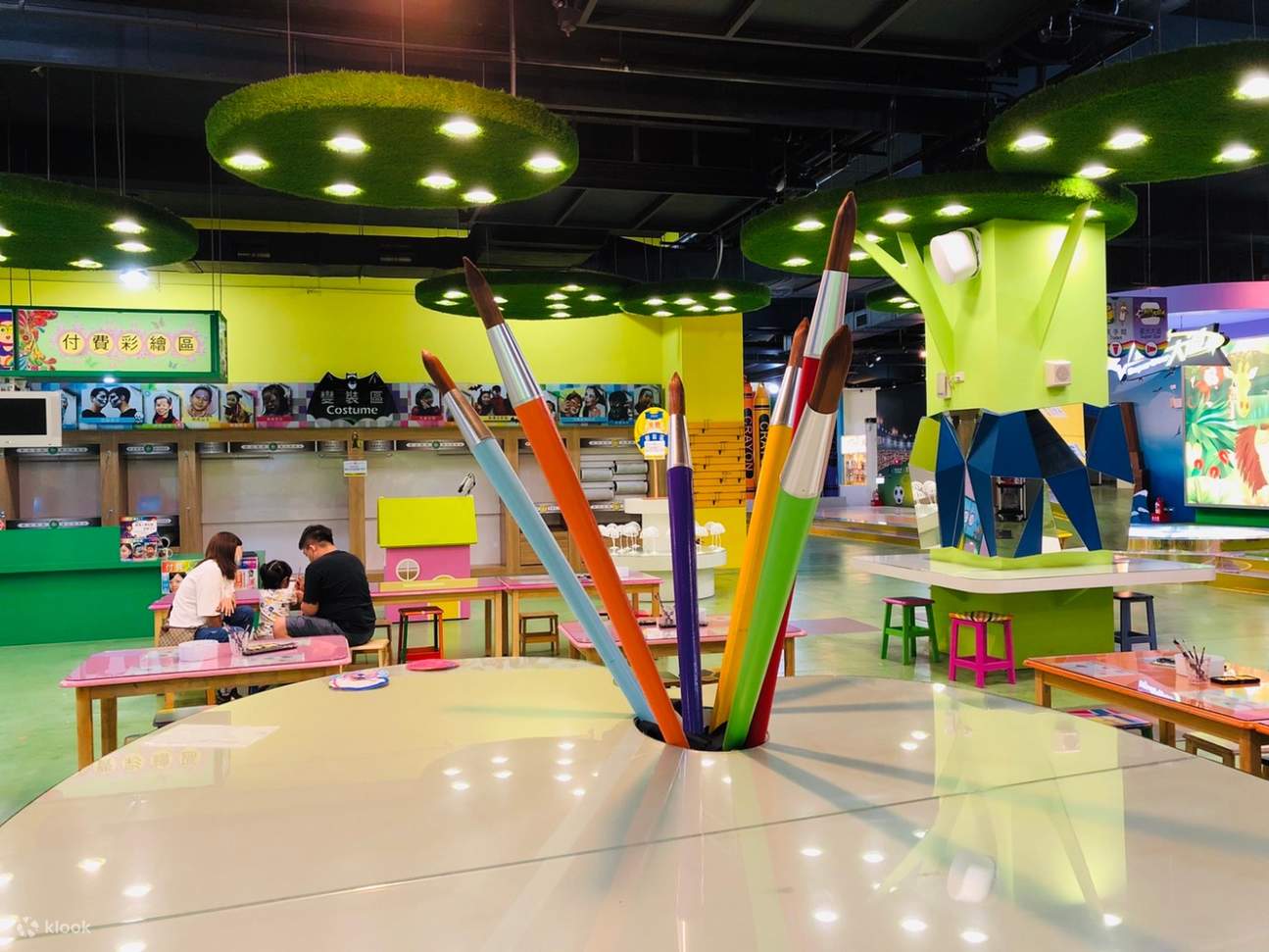 Yilan: Lucky Art Crayon Factory Admission Ticket 