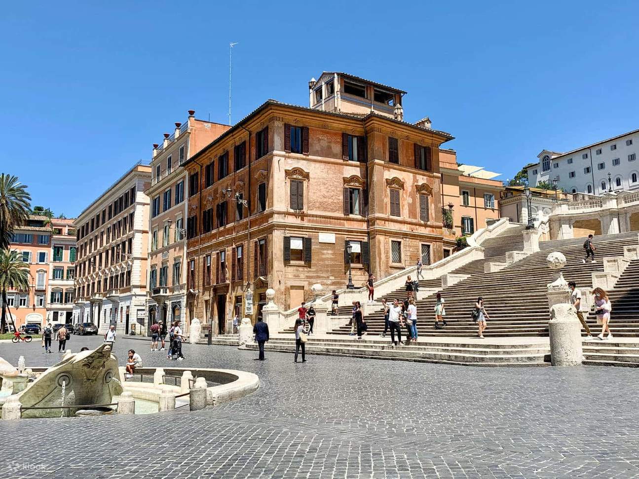 chinese tour guide in rome