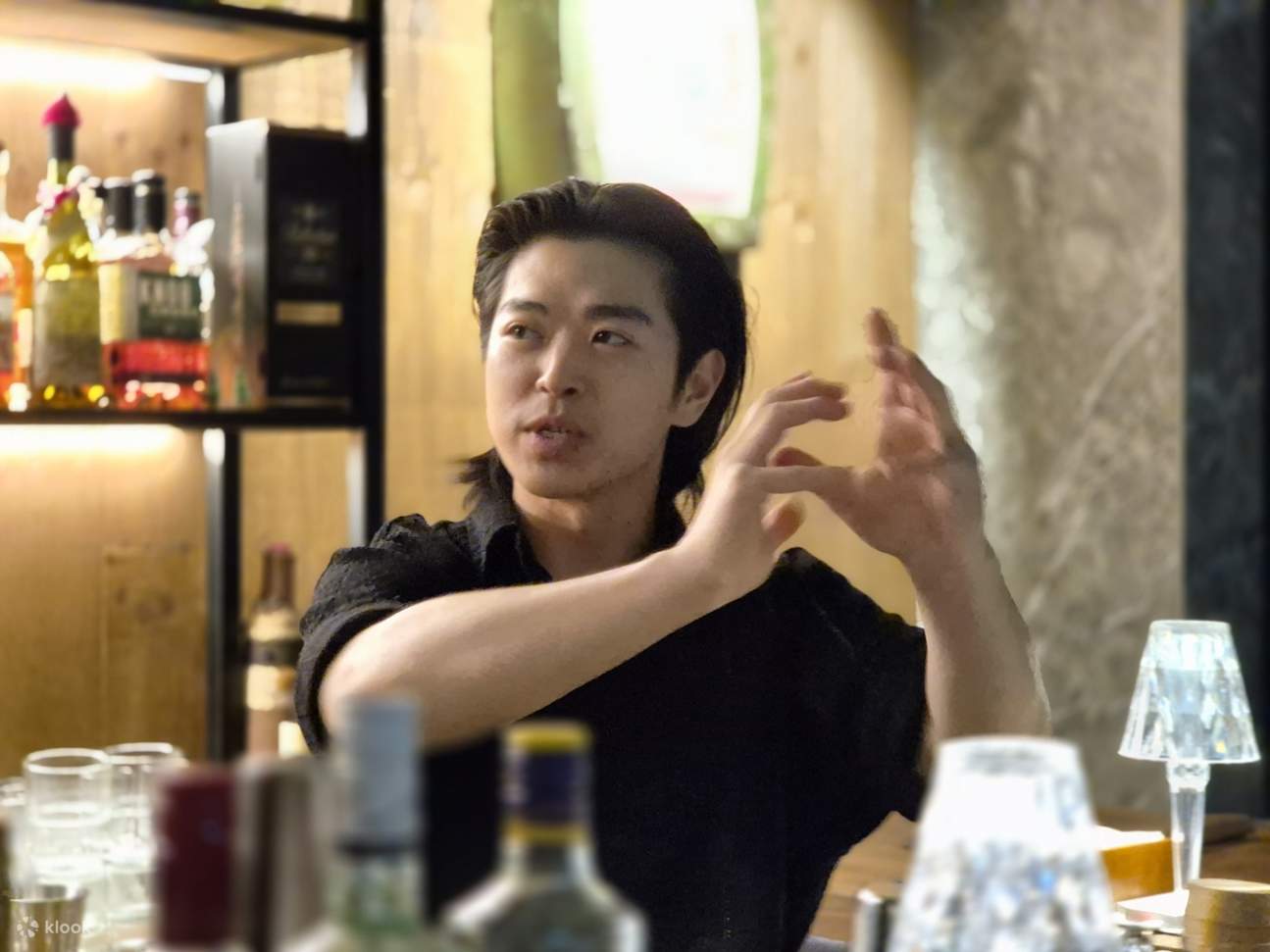 Vous apprendrez et pratiquerez les trois techniques principales utilisées dans la préparation de cocktails.