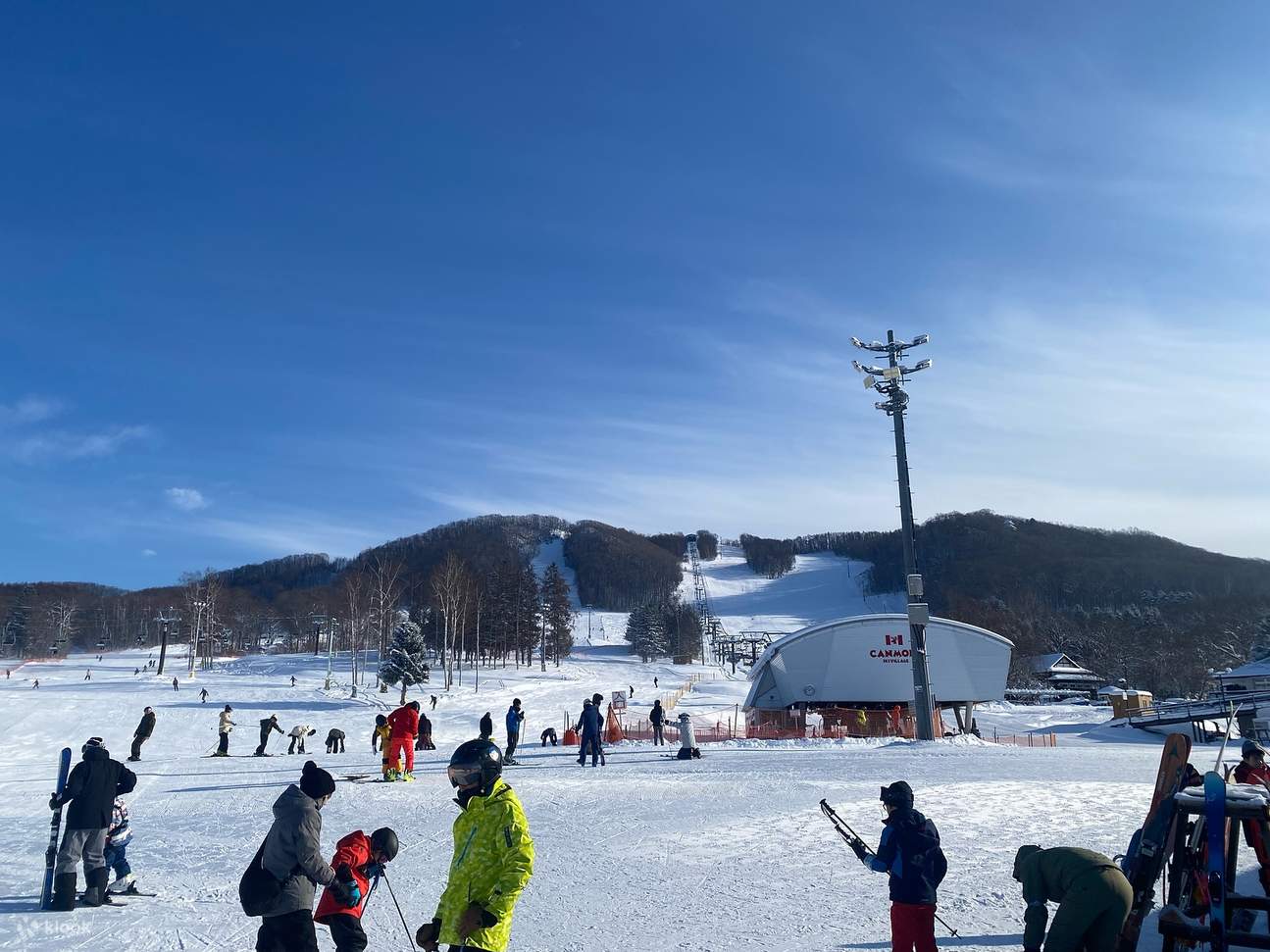 Das erste Ski-Erlebnis im Higashikawa Canmore Skivillage