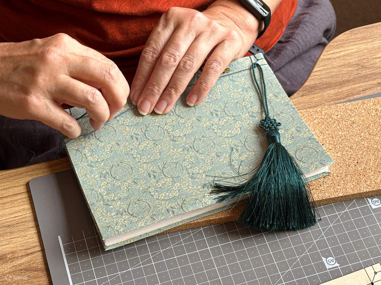 Elaboración de un cuaderno con encuadernación tradicional coreana