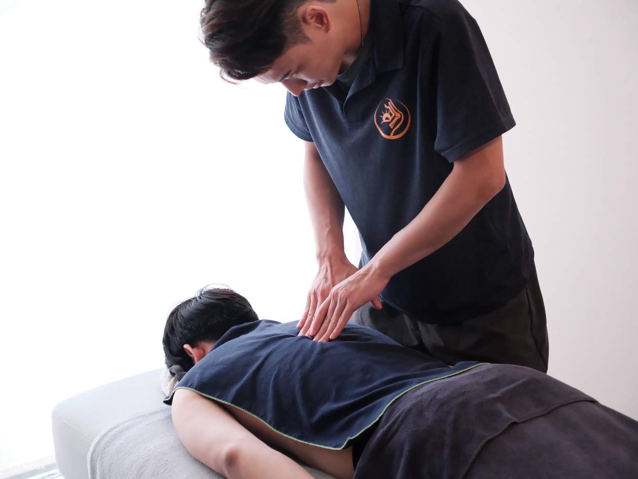 Orange Yi Fascial Manipulation & Sports Massage Experience Voucher (MRT Zhongxiao Fuxing Station)