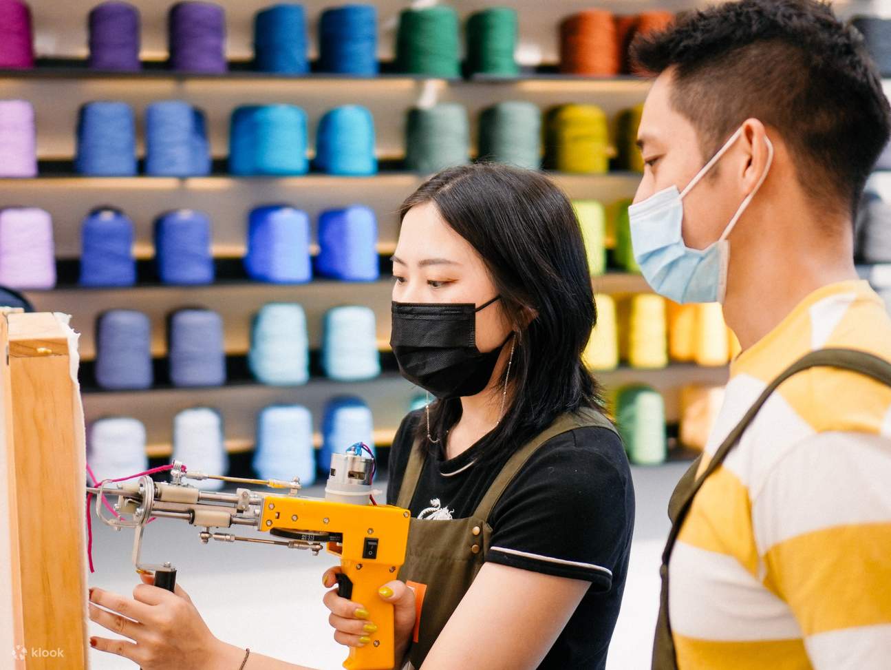 Jalin karya unik dan personal Anda di atas kanvas dengan Tufting Gun.