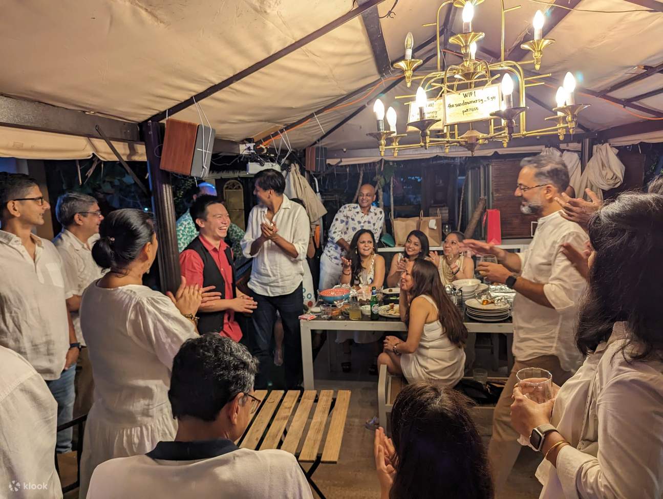 Pemutaran Film di Rooftop di The Sundowner