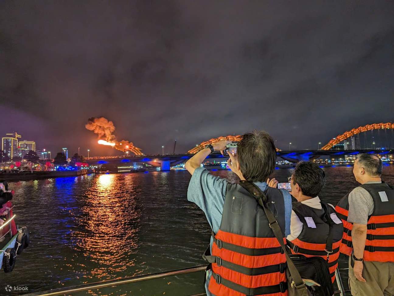 Pelayaran Malam di Sungai Han dengan Dragon Cruise 