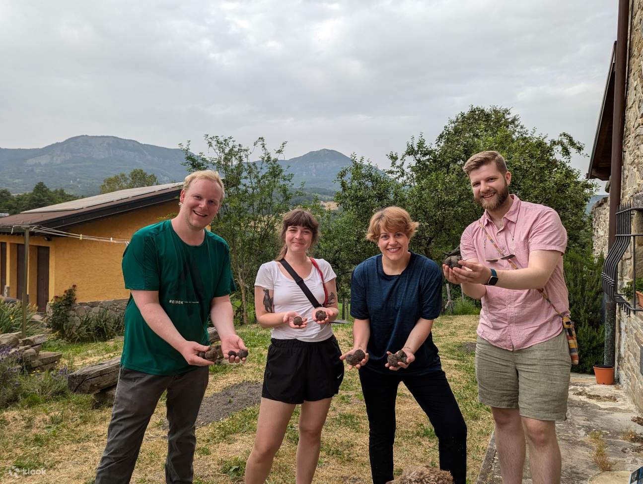 트러플을 정말 많이 찾았어요 (행복한 얼굴)