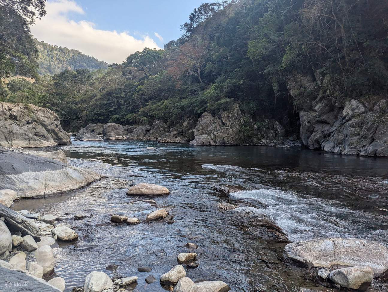 大人と小人 - 烏来 デラナンでキャンプ | 2日間1泊 | 台北発