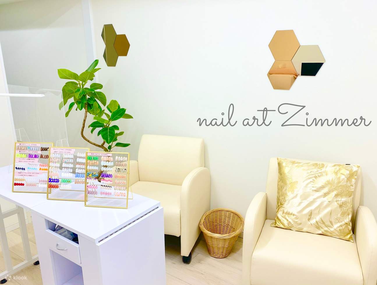 位于涉谷中心，逛街购物的同时也能轻松体验流行美甲。提供完全独立的私人空间，享受舒适放松的美甲体验