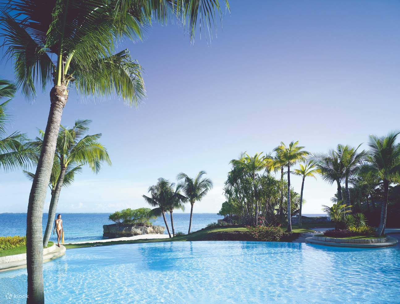 pool area in shangria mactan