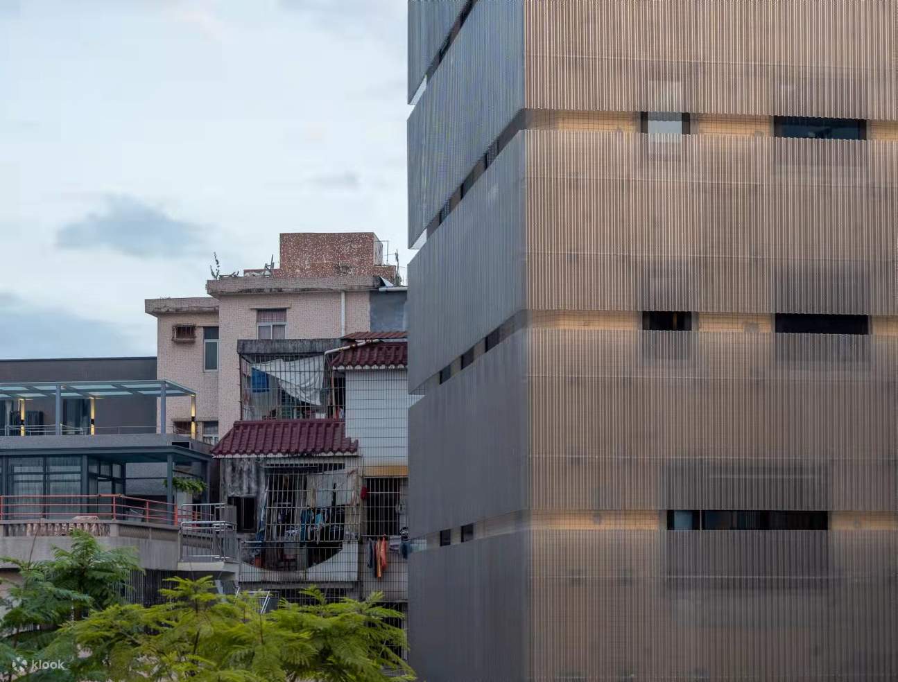 Belajar dari masa lalu, kami tidak pernah menjadi individu, tetapi satu suku. Kami menantikan suhu kemanusiaan 