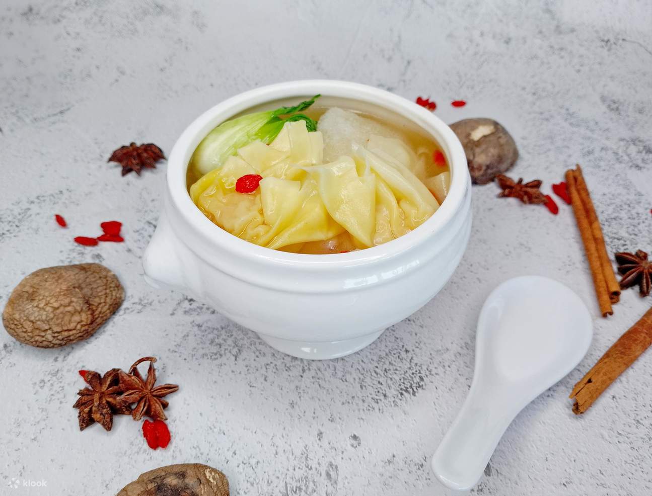 White Lotus Restaurant and Rooftop di Hilton Resort & Spa Hua Hin