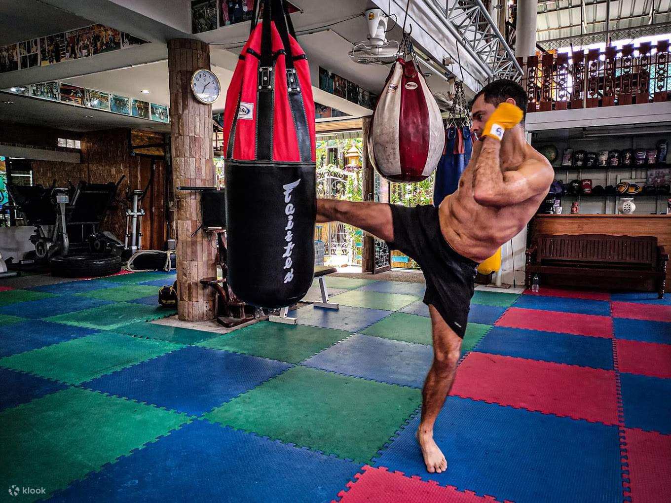 Muay thai heavy bag top training